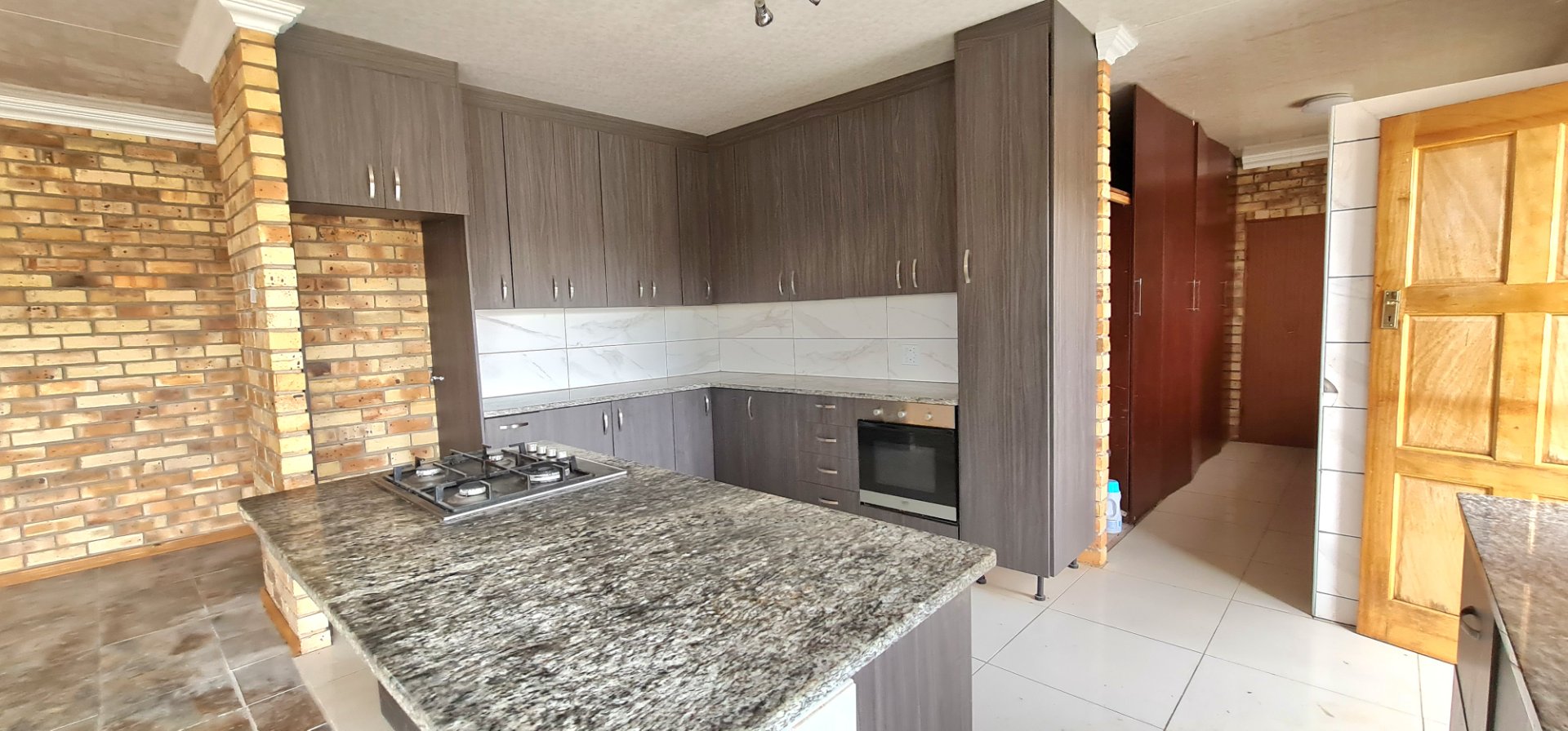 Maintenance free face brick home with an unrestricted view photo 5