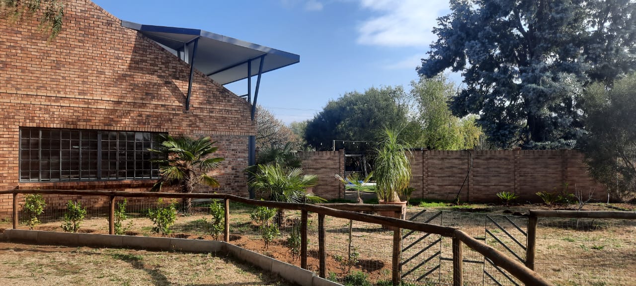 Modern Double Storey House photo 5