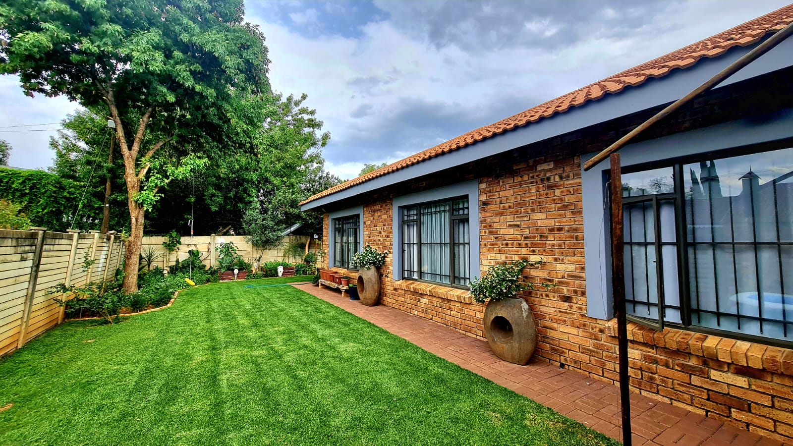 FIVE STAR  PROPERTY  IN  UNIVERSITAS-RIDGE ...ABSOLUTELY MARKETREADY ! photo 2
