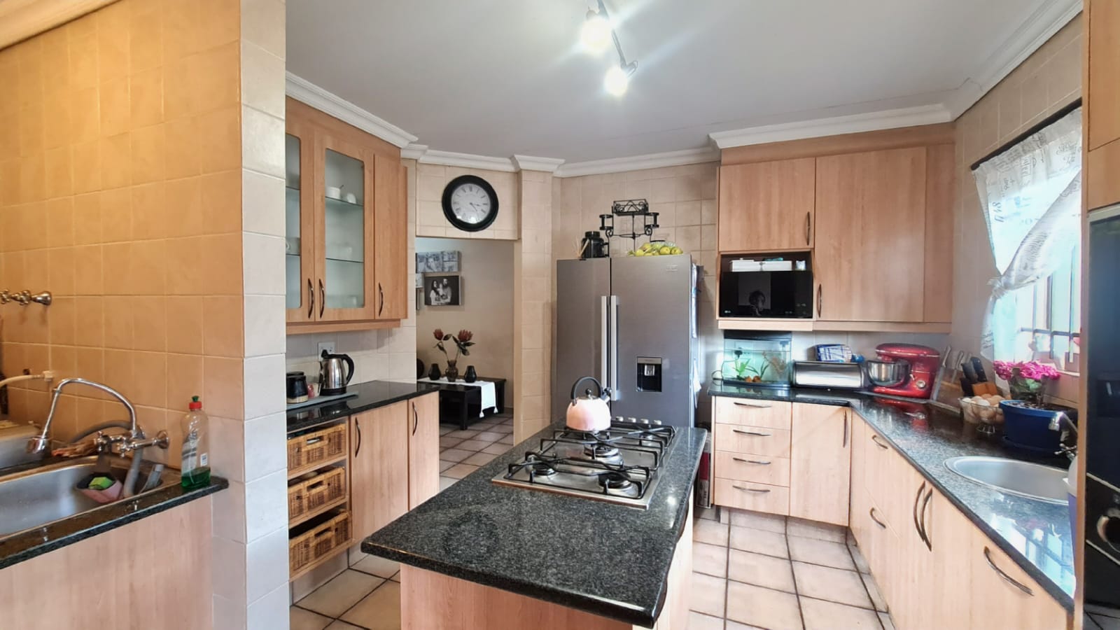 FIVE STAR PROPERTY IN UNIVERSITAS-RIDGE ...ABSOLUTELY MARKETREADY !