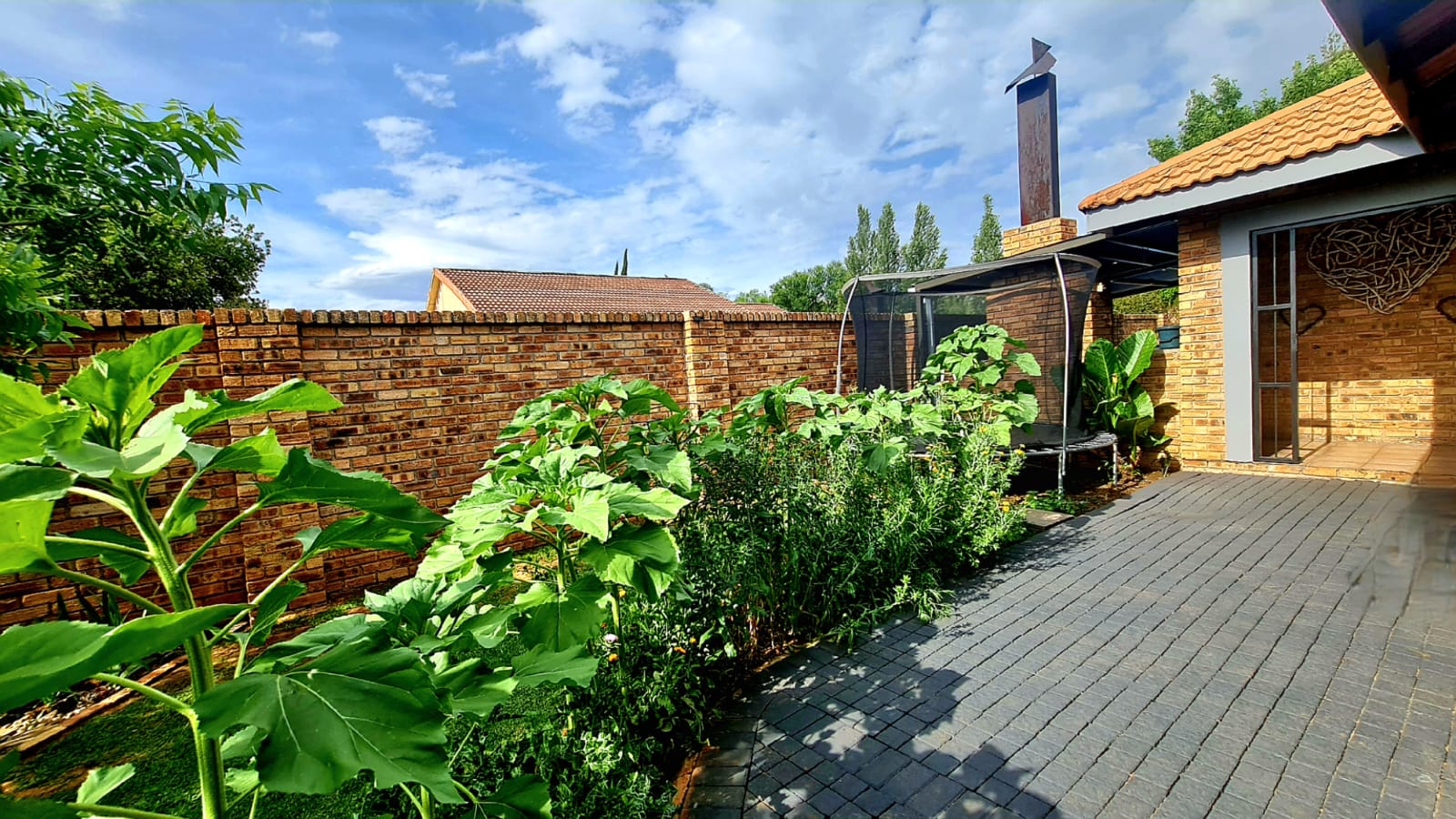 FIVE STAR  PROPERTY  IN  UNIVERSITAS-RIDGE ...ABSOLUTELY MARKETREADY ! photo 5