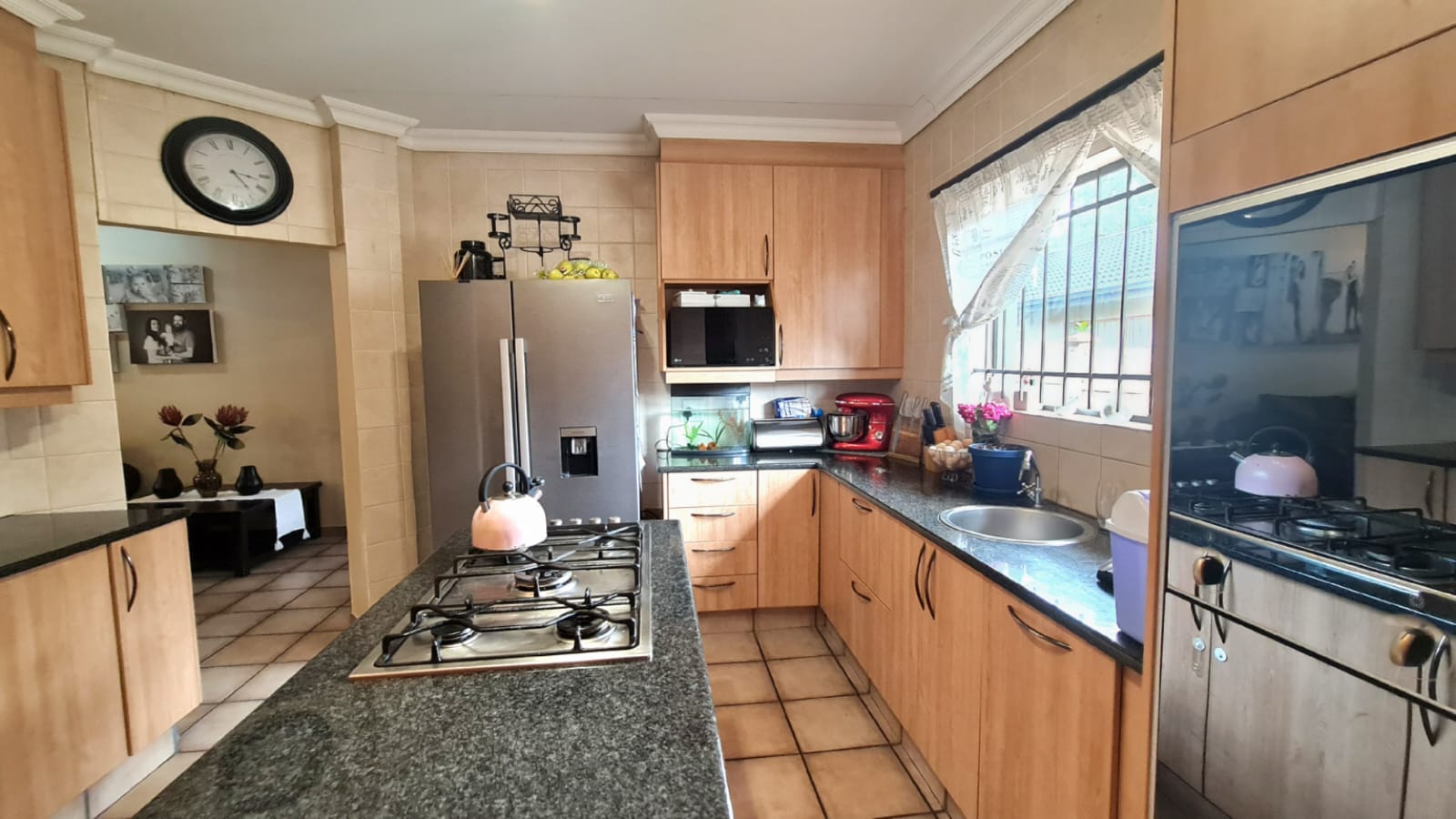 FIVE STAR  PROPERTY  IN  UNIVERSITAS-RIDGE ...ABSOLUTELY MARKETREADY ! photo 3