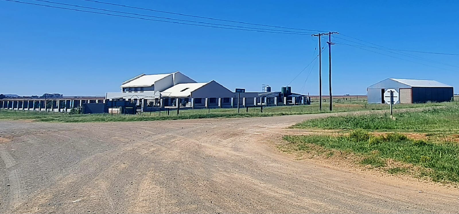 CHICKEN AND CROP FARM WITH FEEDLOT photo 2