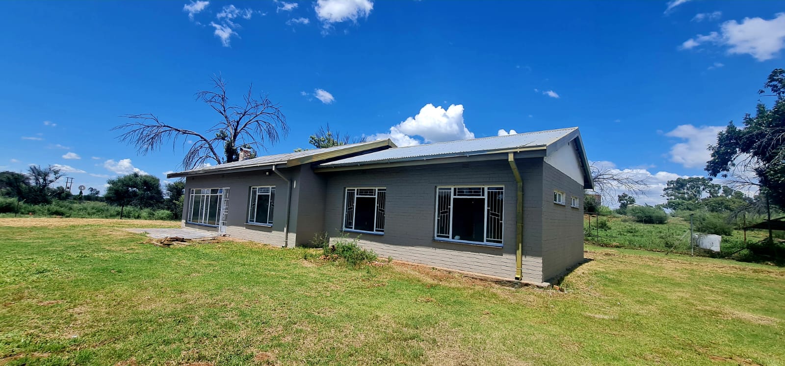 Riverfront farm in Glen with 2 houses and a shed - Make an offer! photo 3
