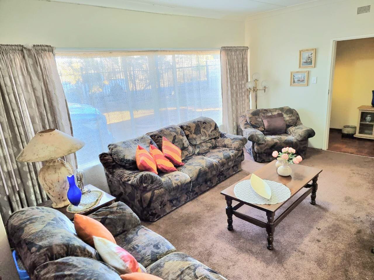 Spacious Family Home with Endless Potential  photo 4