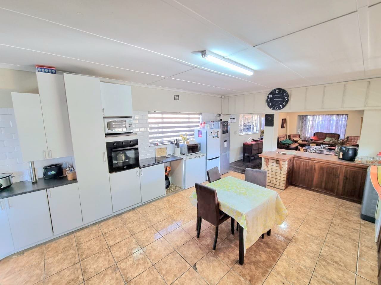 Spacious Family Home with Endless Potential  photo 2