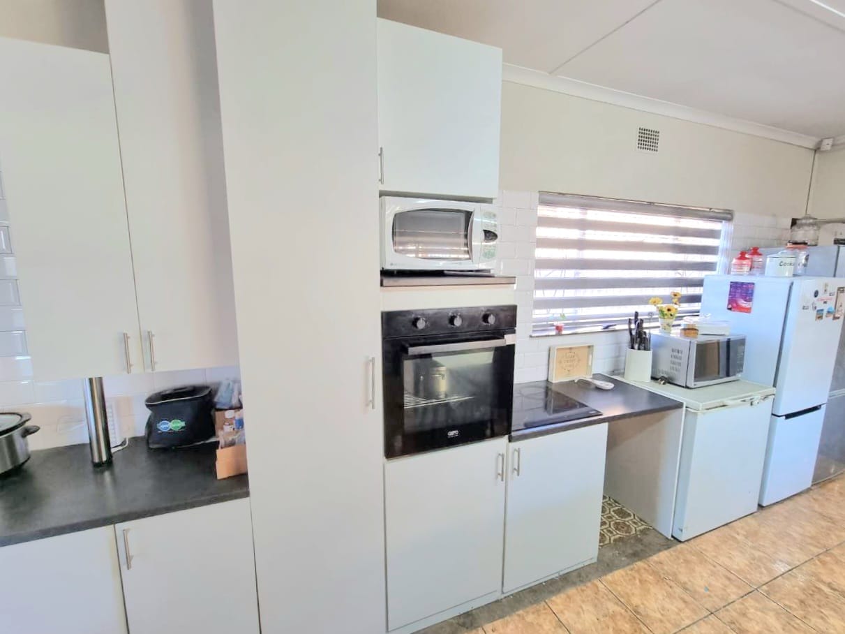 Spacious Family Home with Endless Potential  photo 3