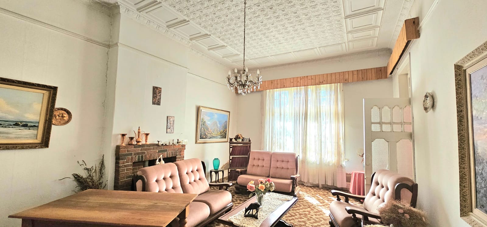  Grand old Mansion with 4 bedrooms plus 9 outside rooms to rent out photo 2