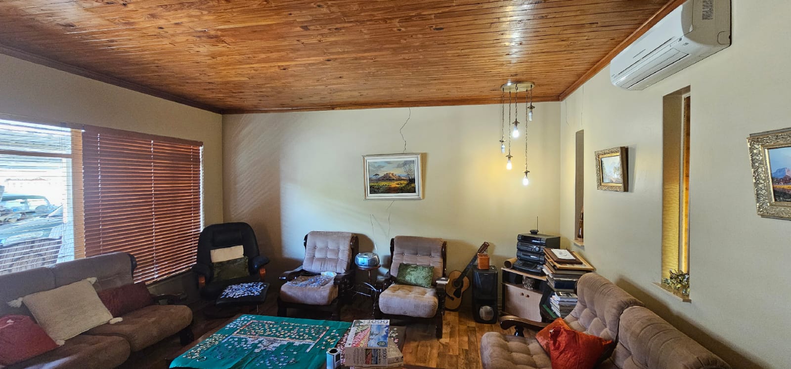 Elegant Living. Light Face Brick House. Sole Mandate photo 2
