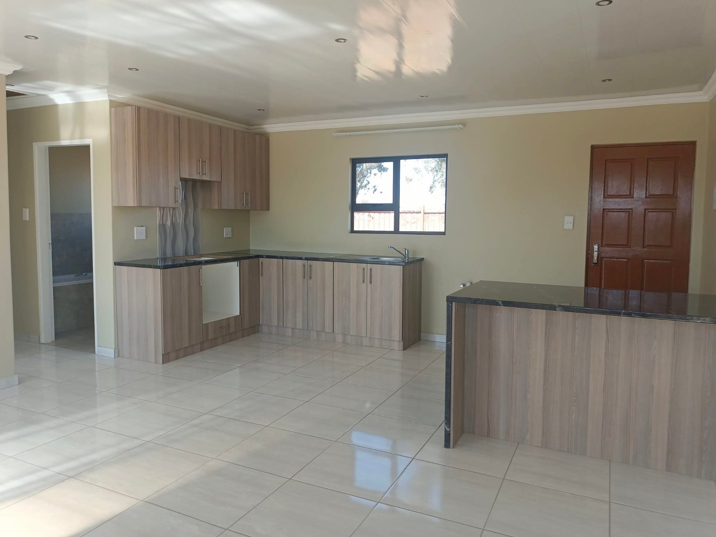 Newly built home Awaits. Buy directly from the developer photo 2