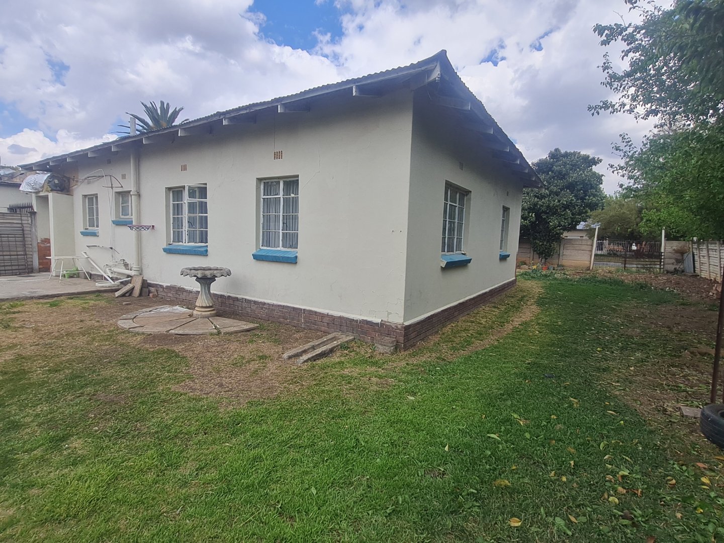 3 Bedroom house with a Flat for sale in Noordhoek  photo 3