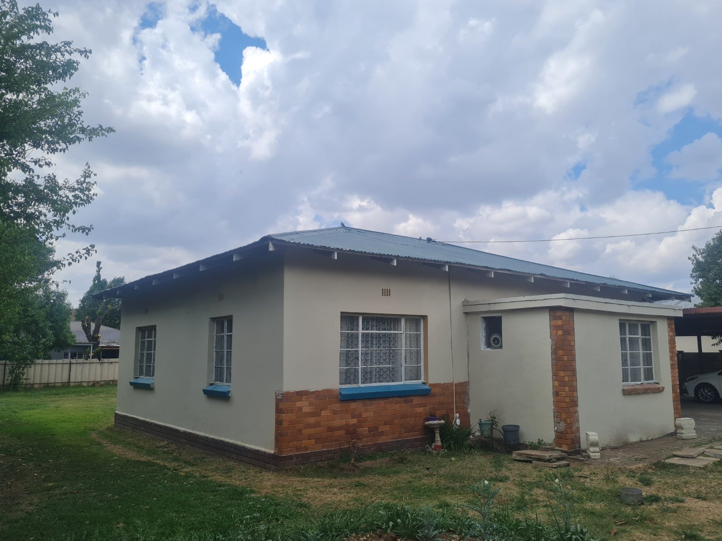 3 Bedroom house with a Flat for sale in Noordhoek  photo 2