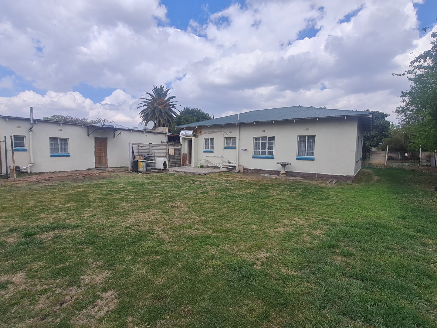 3 Bedroom house with a Flat for sale in Noordhoek
