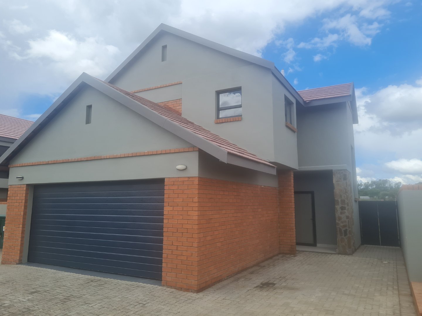 3 Bedroom Townhouse for sale in Somerton photo 4