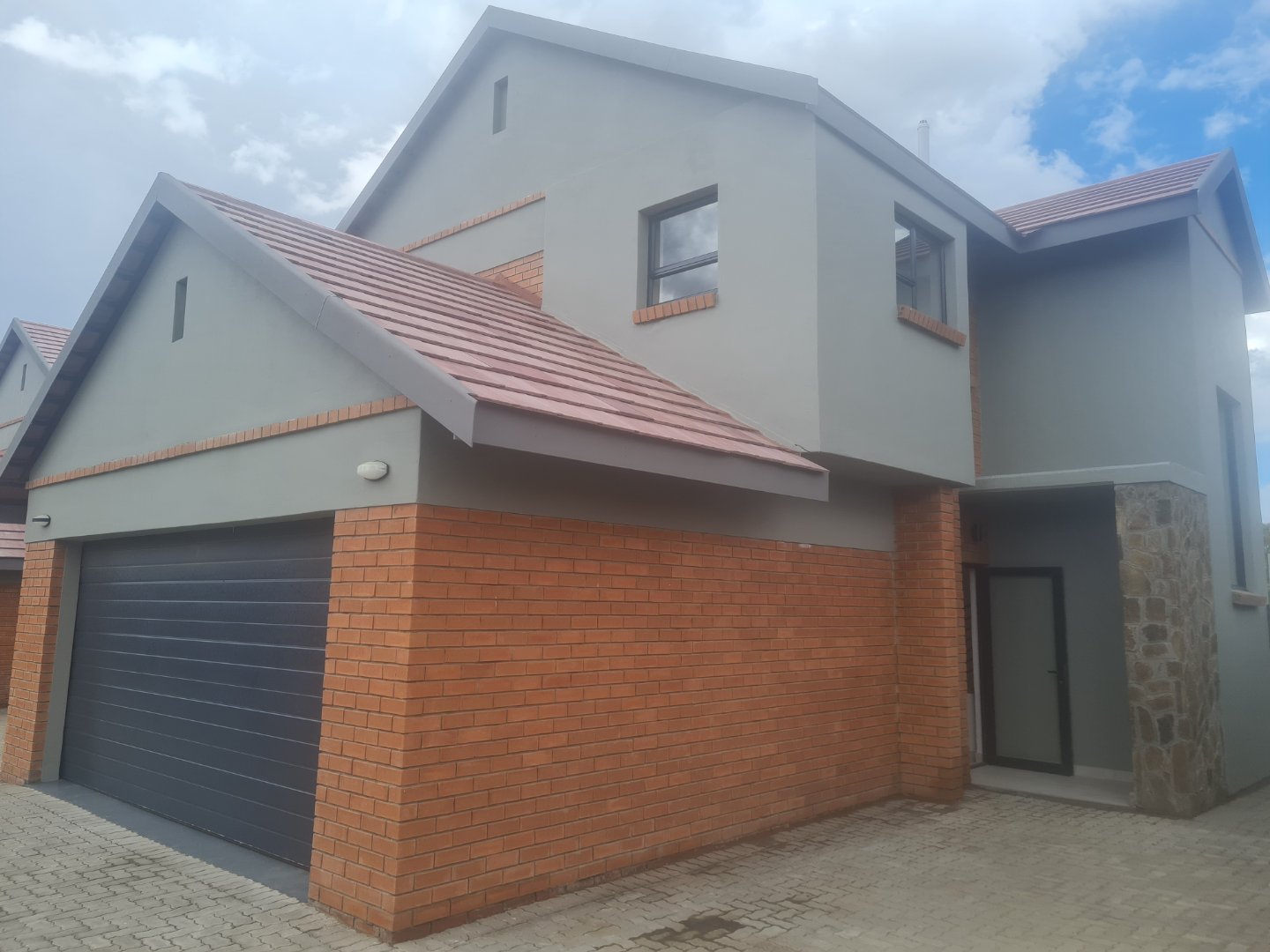 3 Bedroom Townhouse for sale in Somerton photo 5