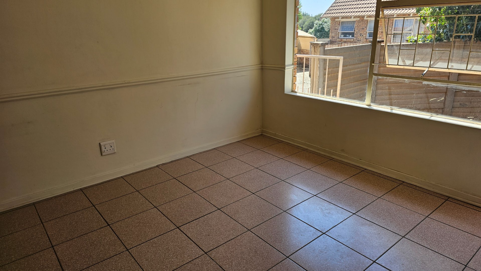 Excellent investment! Private! Pet-friendly! Low maintenance! photo 4