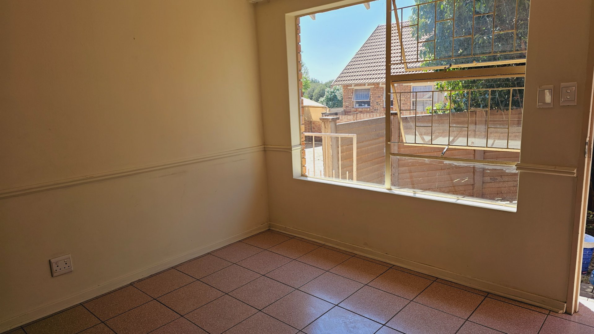 Excellent investment! Private! Pet-friendly! Low maintenance! photo 5