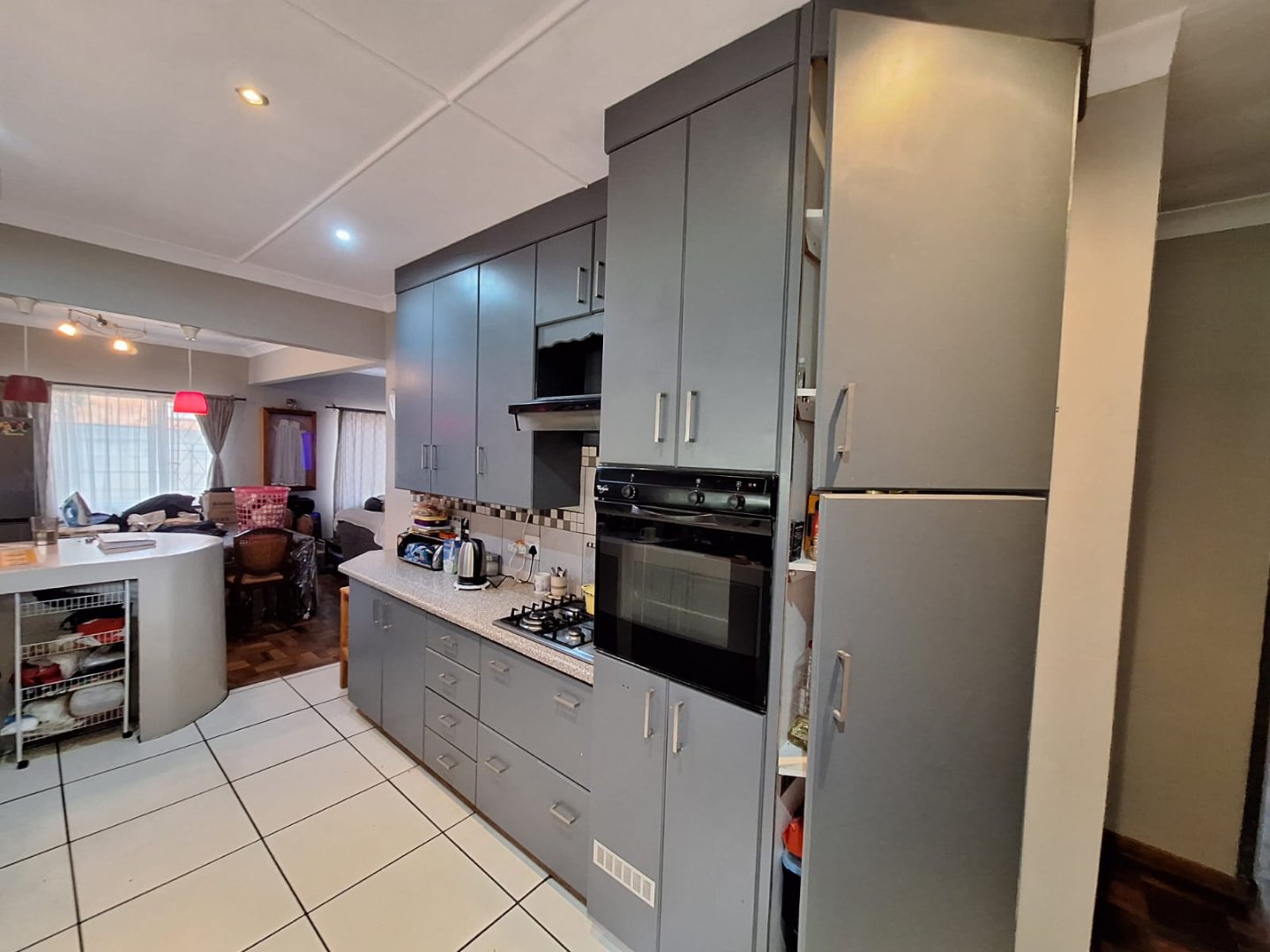 Family home in Upper Bayswater  photo 3