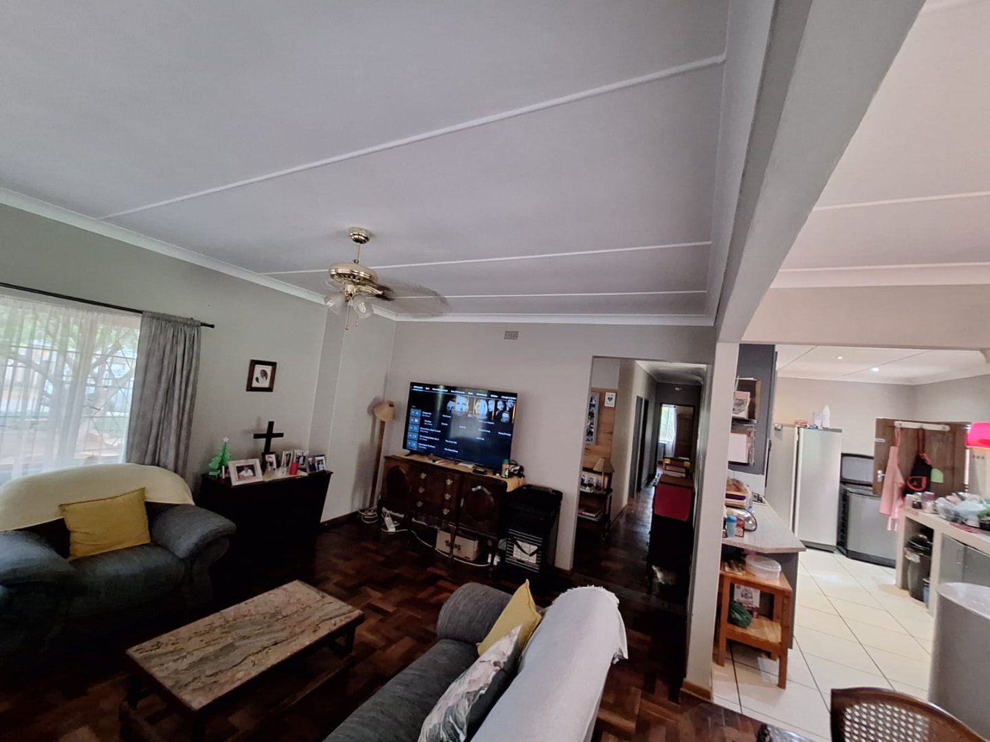 Family home in Upper Bayswater  photo 4