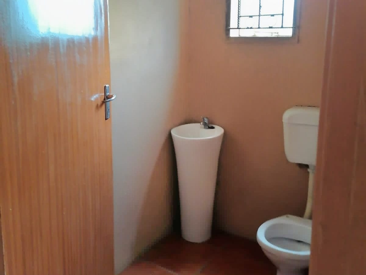 Cozy  House in Chris Hani In Proximity to essential amenities and schools. photo 3