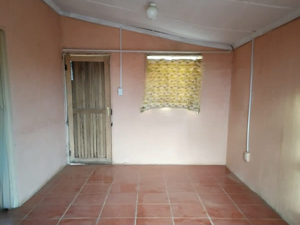 Cozy  House in Chris Hani In Proximity to essential amenities and schools. photo 2