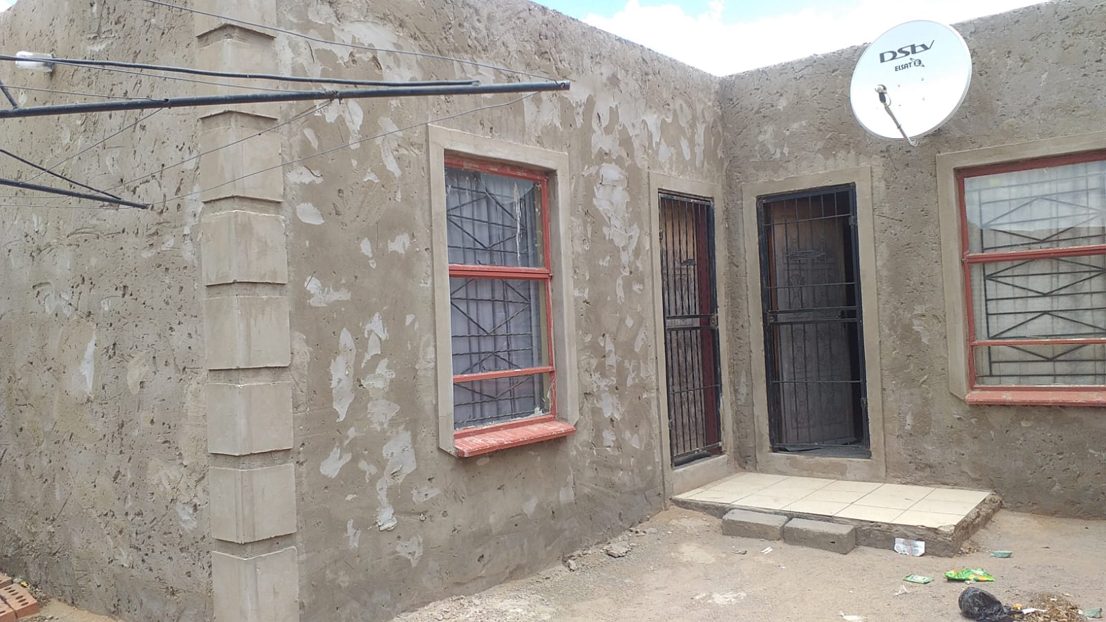 Affordable  2 bedroom Home in Turflaagte with  2 Backrooms photo 2