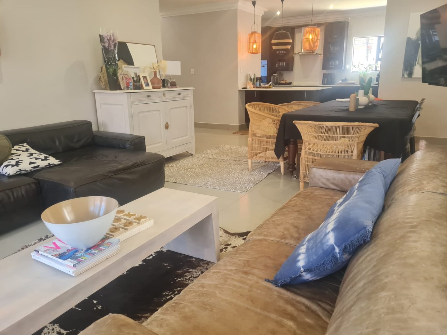 LUXURY LIVING IN A SECURE AREA photo 2