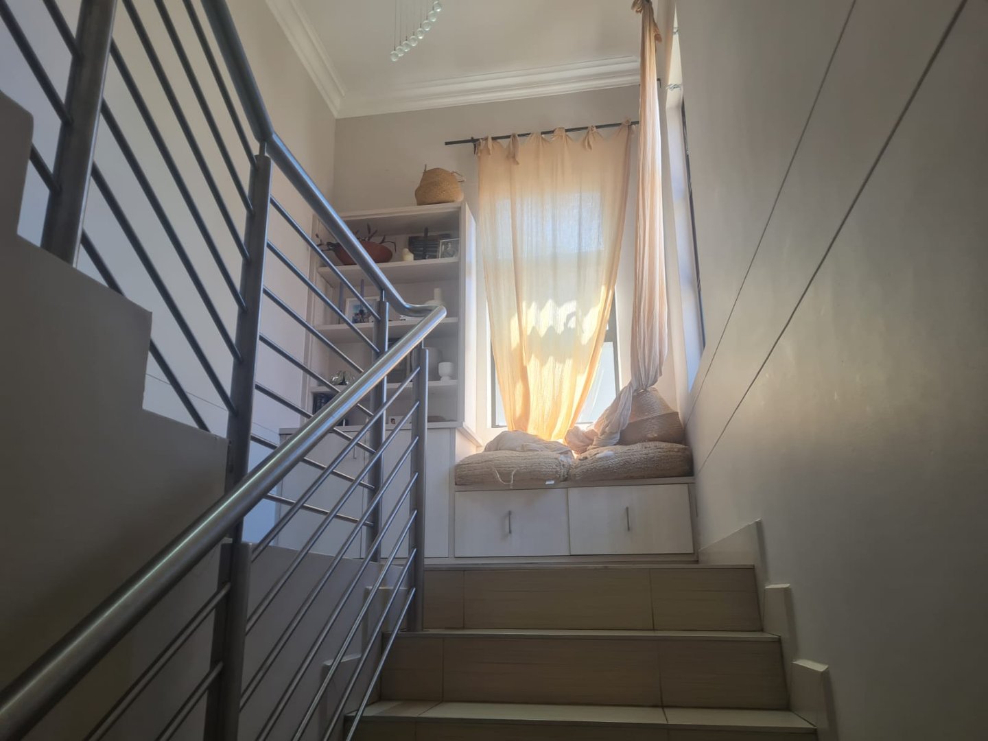 LUXURY LIVING IN A SECURE AREA