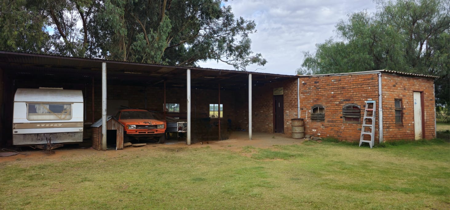 DUAL MANDATE - Rustic Retreat: Your Opportunity to build a creative and eager lifestyle on 14.6 Hectares photo 3