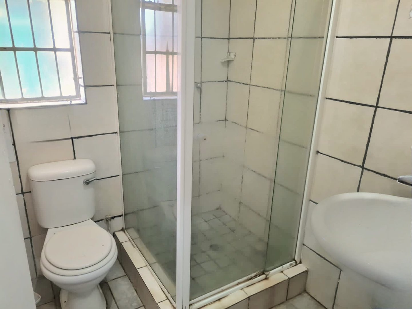 23 Renovated Bedroom NSFAS approved Student House with remarkable return on investment photo 5