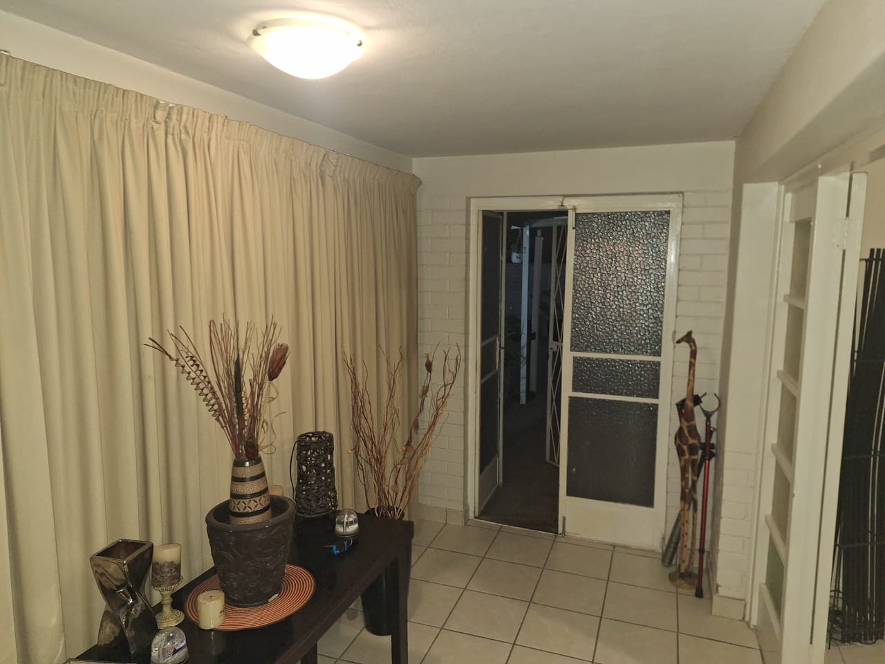 Spacious 3-Bedroom Haven with Detached Flatlet and Massive Garage photo 3