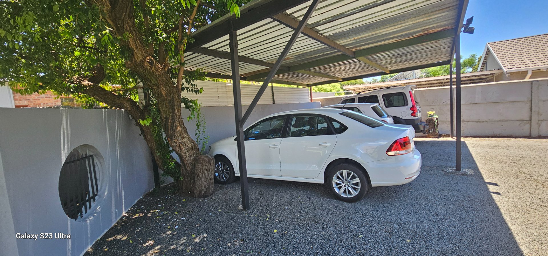 Upgraded 4 bedroom family home with huge workshop and 2 flats. Extremely neat! Upper part of Universitas  photo 5