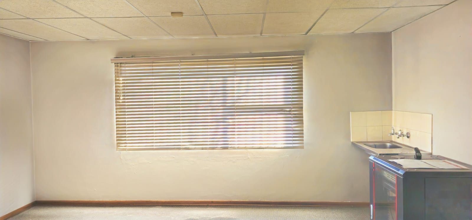 PRIME, VERSATILE INDUSTRIAL WAREHOUSE WITH OFFICES SELLING FOR ALMOST HALF ITS VALUATION photo 5
