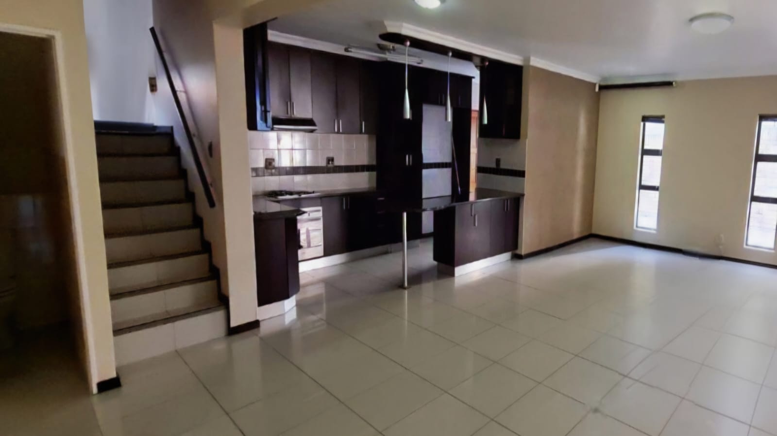 MODERN LOW MAINTENANCE DOUBLE STOREY DUET IN LANGENHOVEN PARK photo 5
