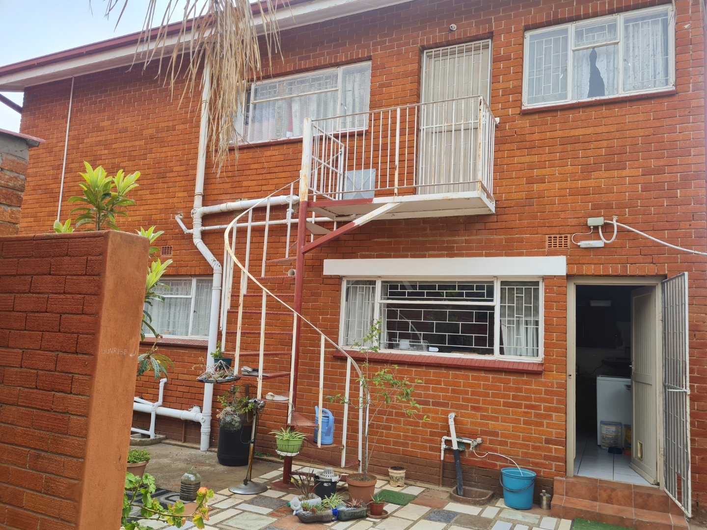 Spacious 9 Bedroom house for Sale in Generaal de Wet photo 2