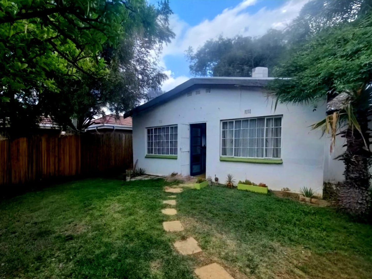 SPACIOUS FAMILY HOME WITH FLAT AND GREAT INVESTMENT POTENTIAL IN BOSHOFF photo 3
