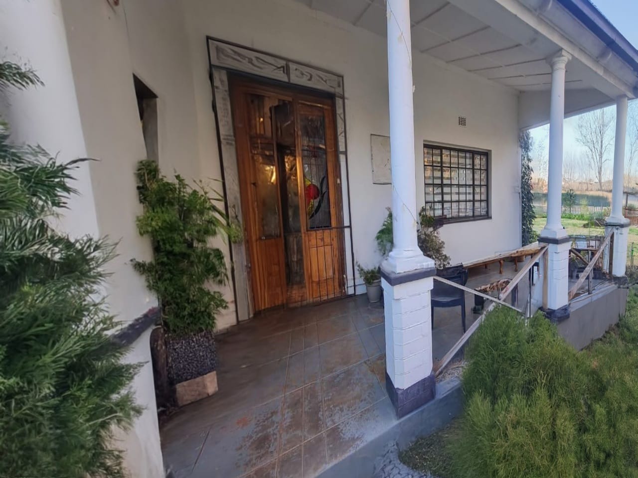 SPACIOUS FAMILY HOME WITH FLAT AND GREAT INVESTMENT POTENTIAL IN BOSHOFF photo 2