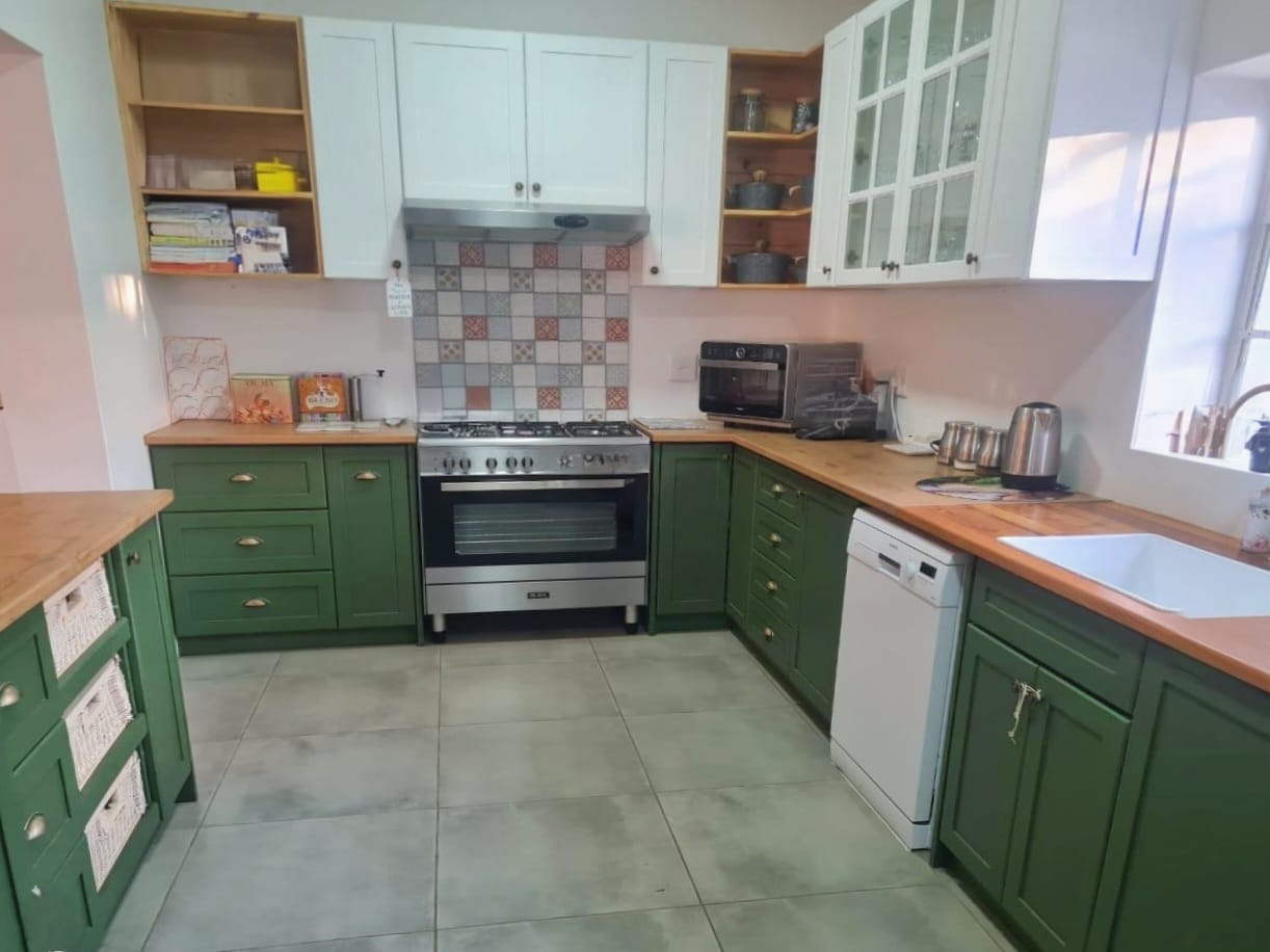 SPACIOUS FAMILY HOME WITH FLAT AND GREAT INVESTMENT POTENTIAL IN BOSHOFF photo 5