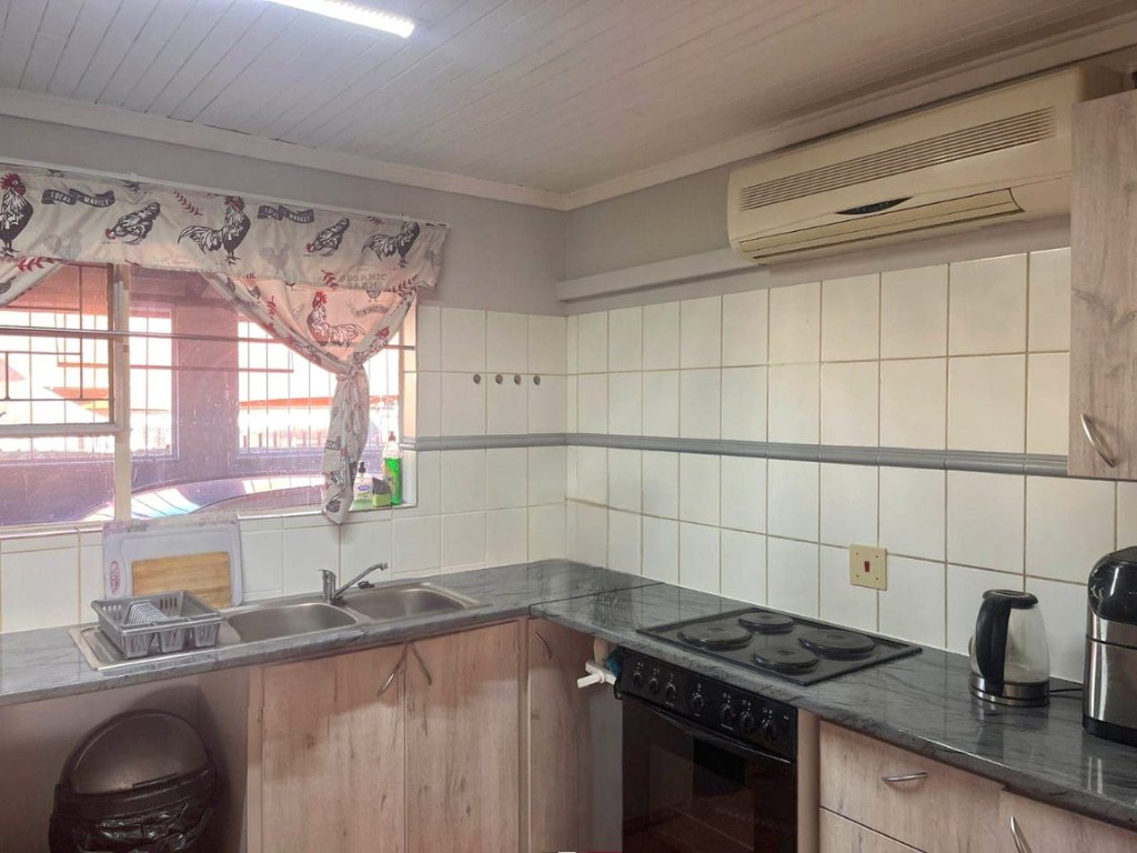 SPACIOUS 4-BEDROOM TOWNHOUSE – LOW MAINTENANCE & PRIME LOCATION photo 5