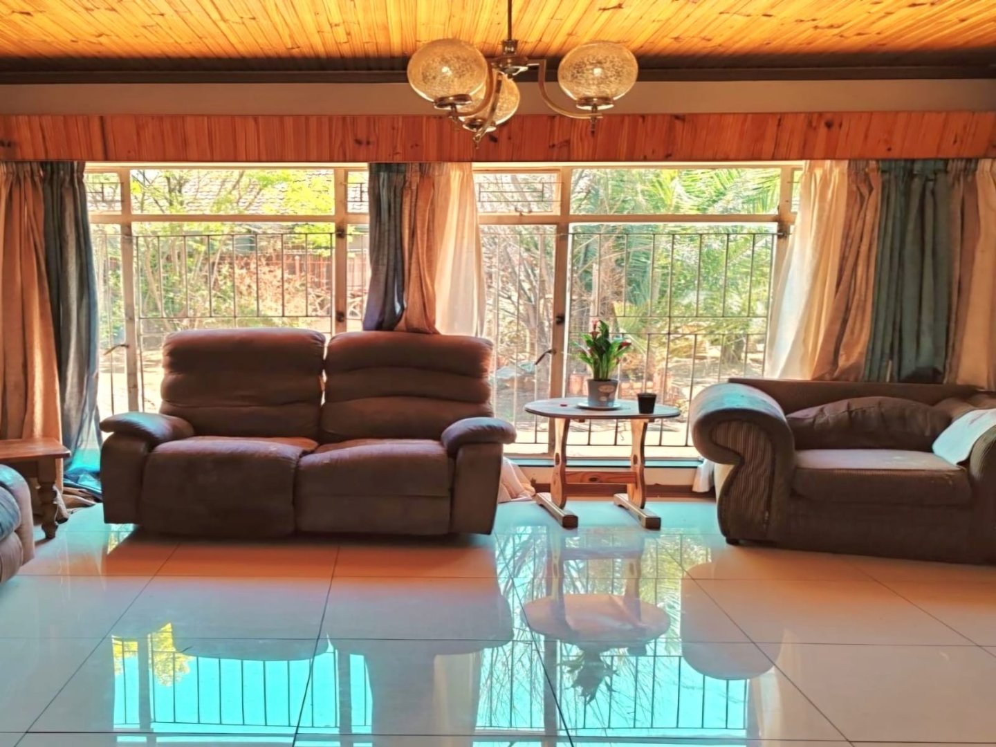 SPACIOUS 3-BEDROOM HOME WITH DOUBLE GARAGE AND POTENTIAL TO DIVIDE ERF IN TWO photo 2