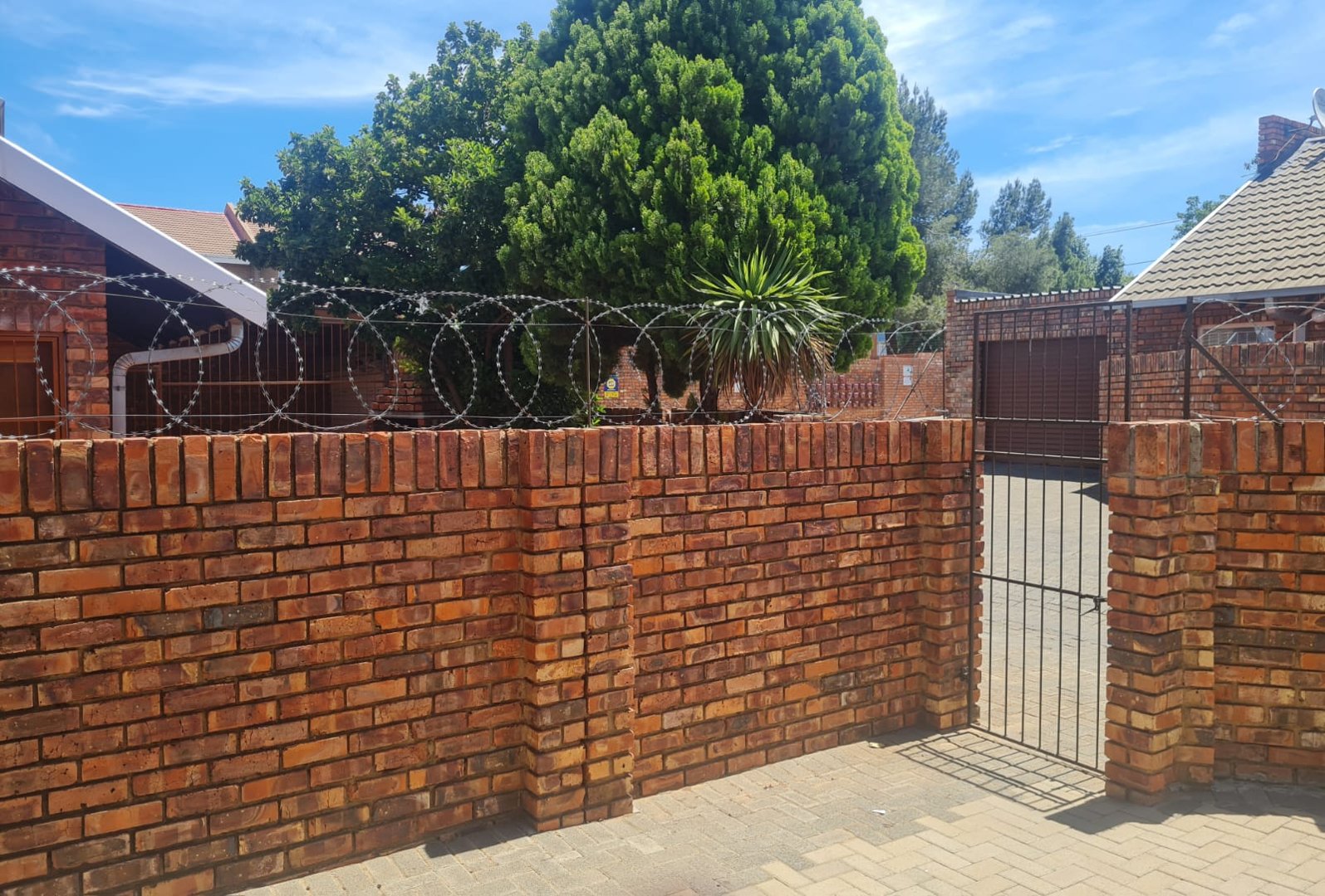 SECURE 2-BEDROOM TOWNHOUSE INVESTMENT OPPORTUNITY photo 3