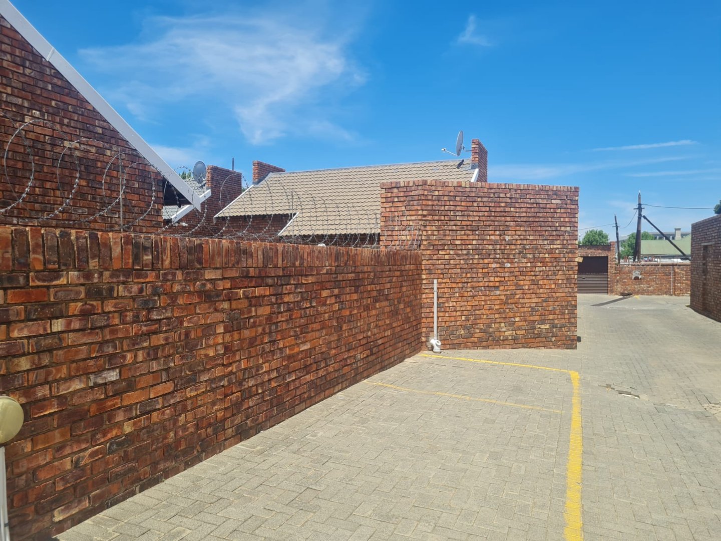 SECURE 2-BEDROOM TOWNHOUSE INVESTMENT OPPORTUNITY photo 4
