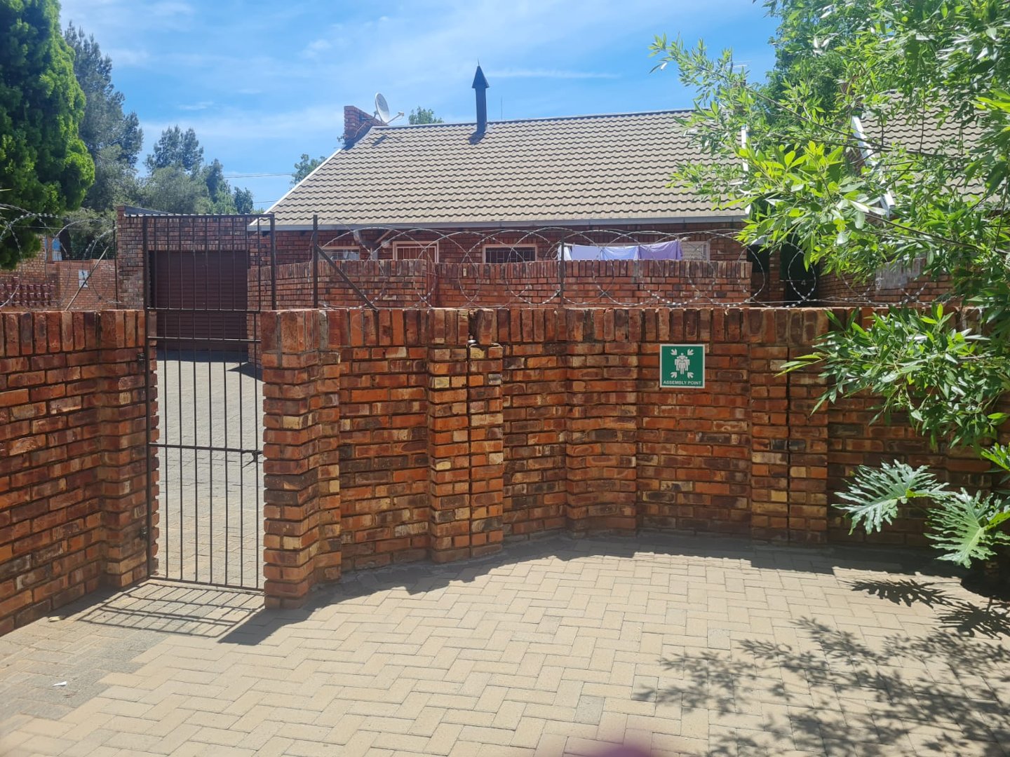 SECURE 2-BEDROOM TOWNHOUSE INVESTMENT OPPORTUNITY photo 2