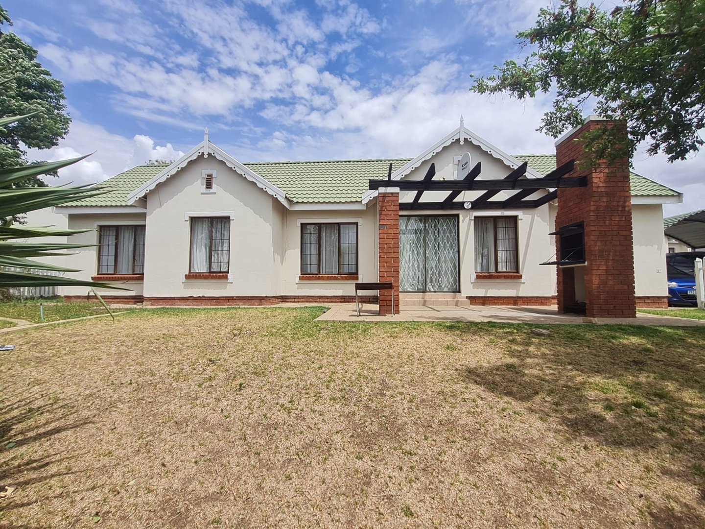 SPACIOUS 3-BEDROOM FAMILY HOME IN SECURE ESTATE