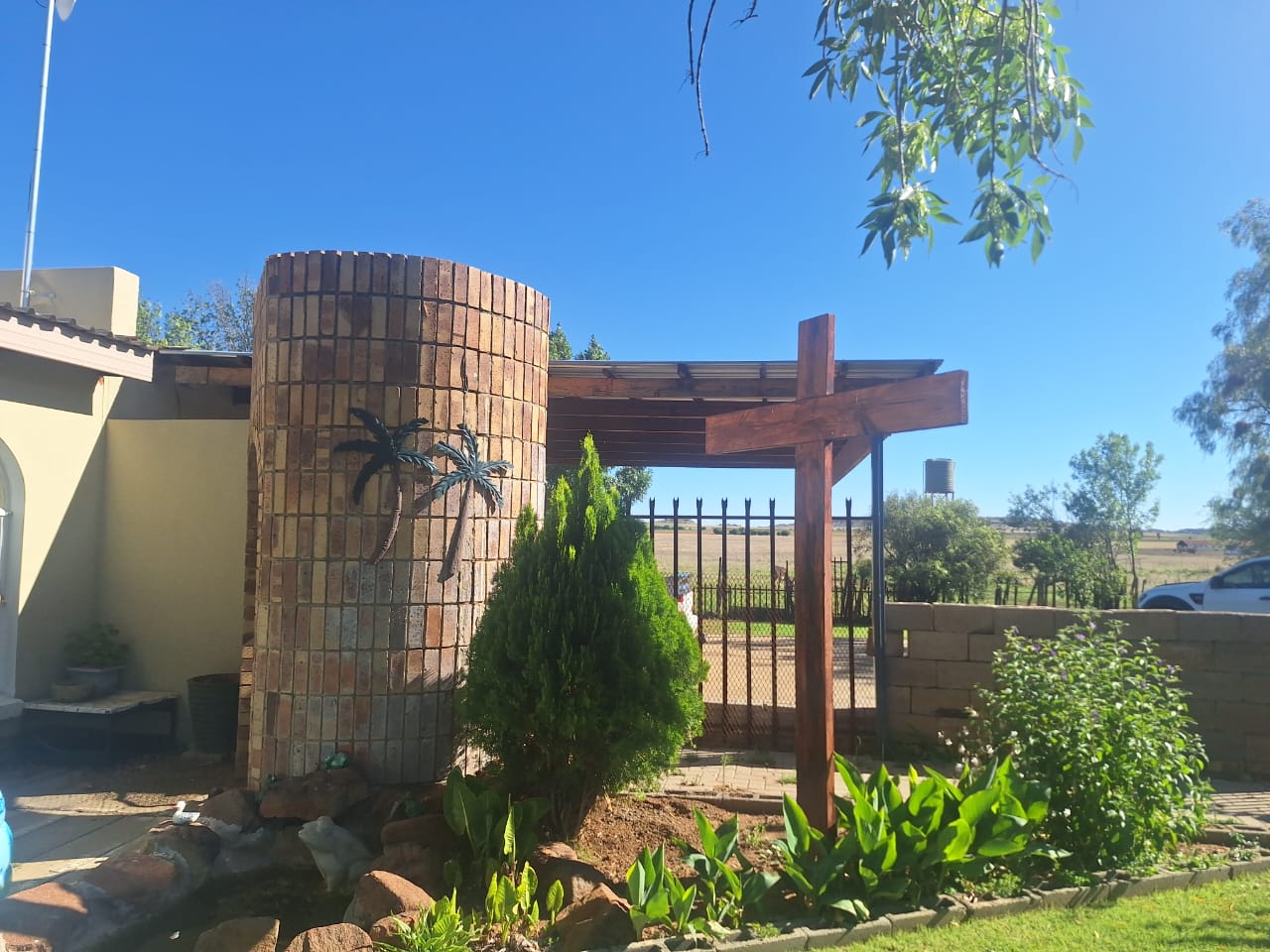 LARGE SMALLHOLDING WITH SPACIOUS HOUSE AND EXCEPTIONAL AMENITIES photo 2