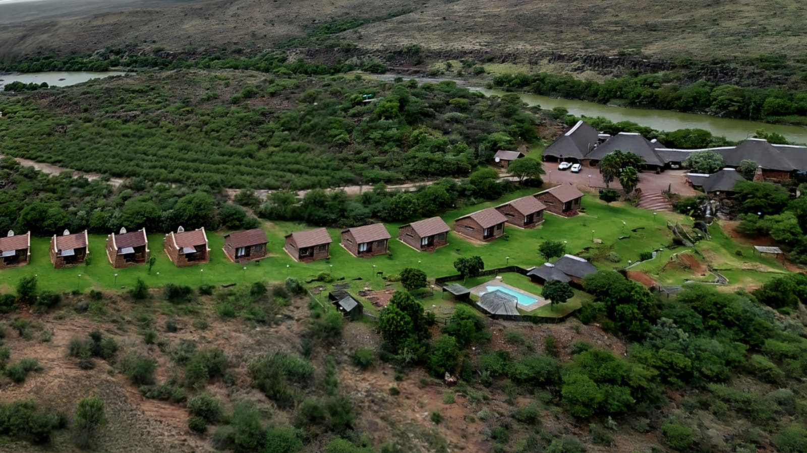 FARM AND PRIVATE GAME RESERVE INCLUDING MINING RIGHTS AND 29 HA REGISTERED WATERRIGHTS FOR SALE ON THE VAAL RIVER photo 2