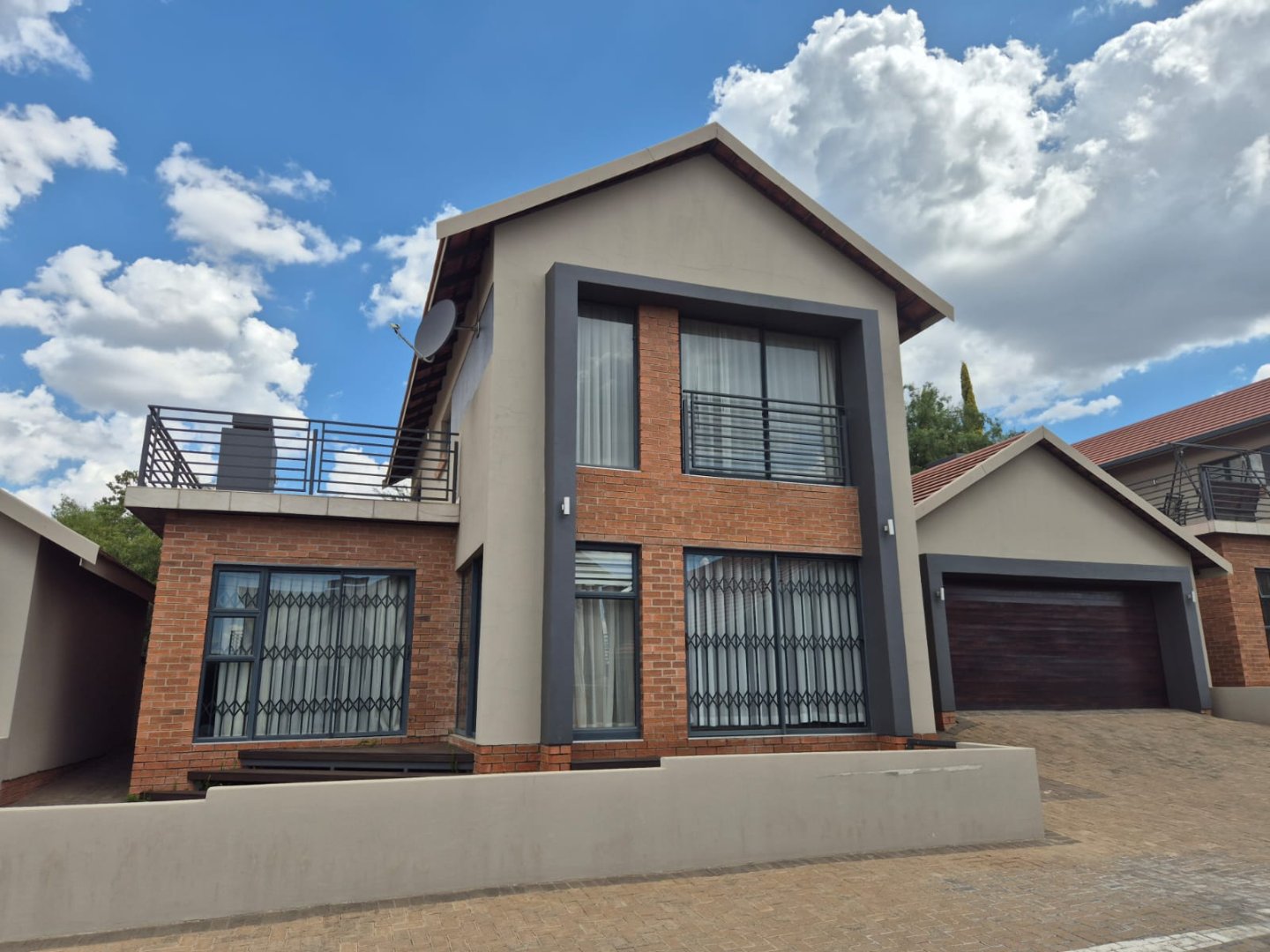 LUXURY LIVING IN WILD OLIVE ESTATE - EXCLUSIVE & MOVE-IN READY! photo 3