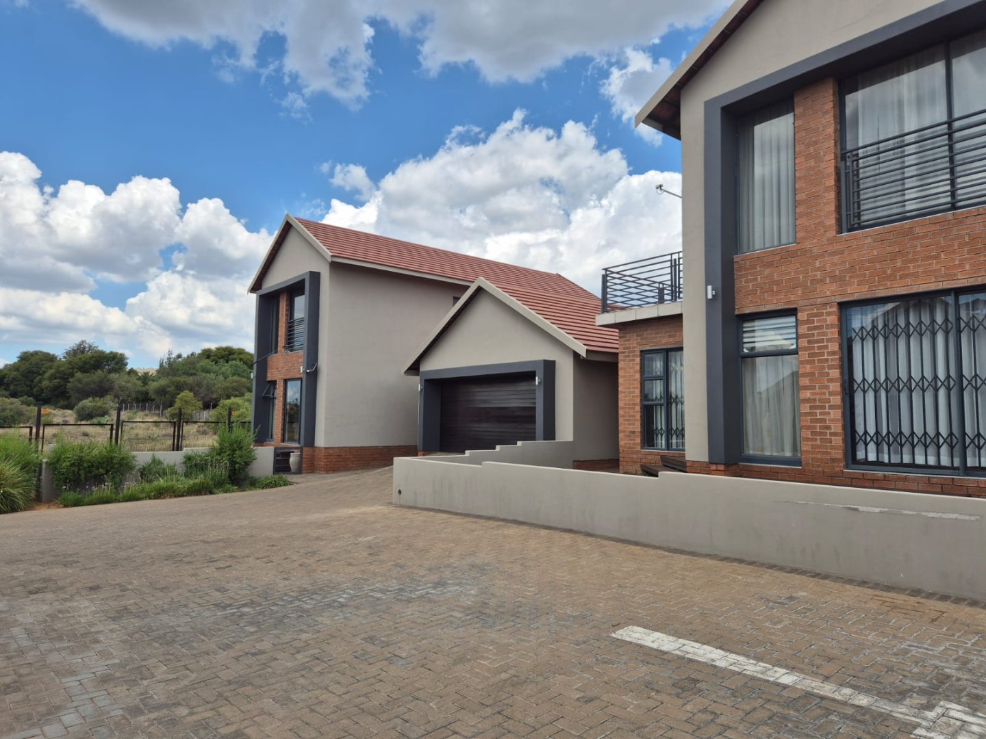 LUXURY LIVING IN WILD OLIVE ESTATE - EXCLUSIVE & MOVE-IN READY! photo 5