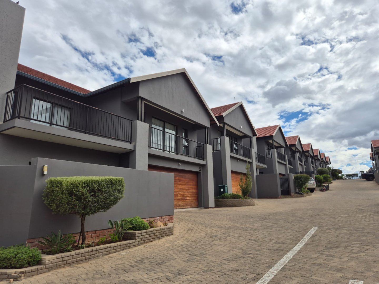 MODERN 3-BEDROOM TOWNHOUSE FOR SALE IN WILD OLIVE ESTATE – SECURE & STYLISH LIVING