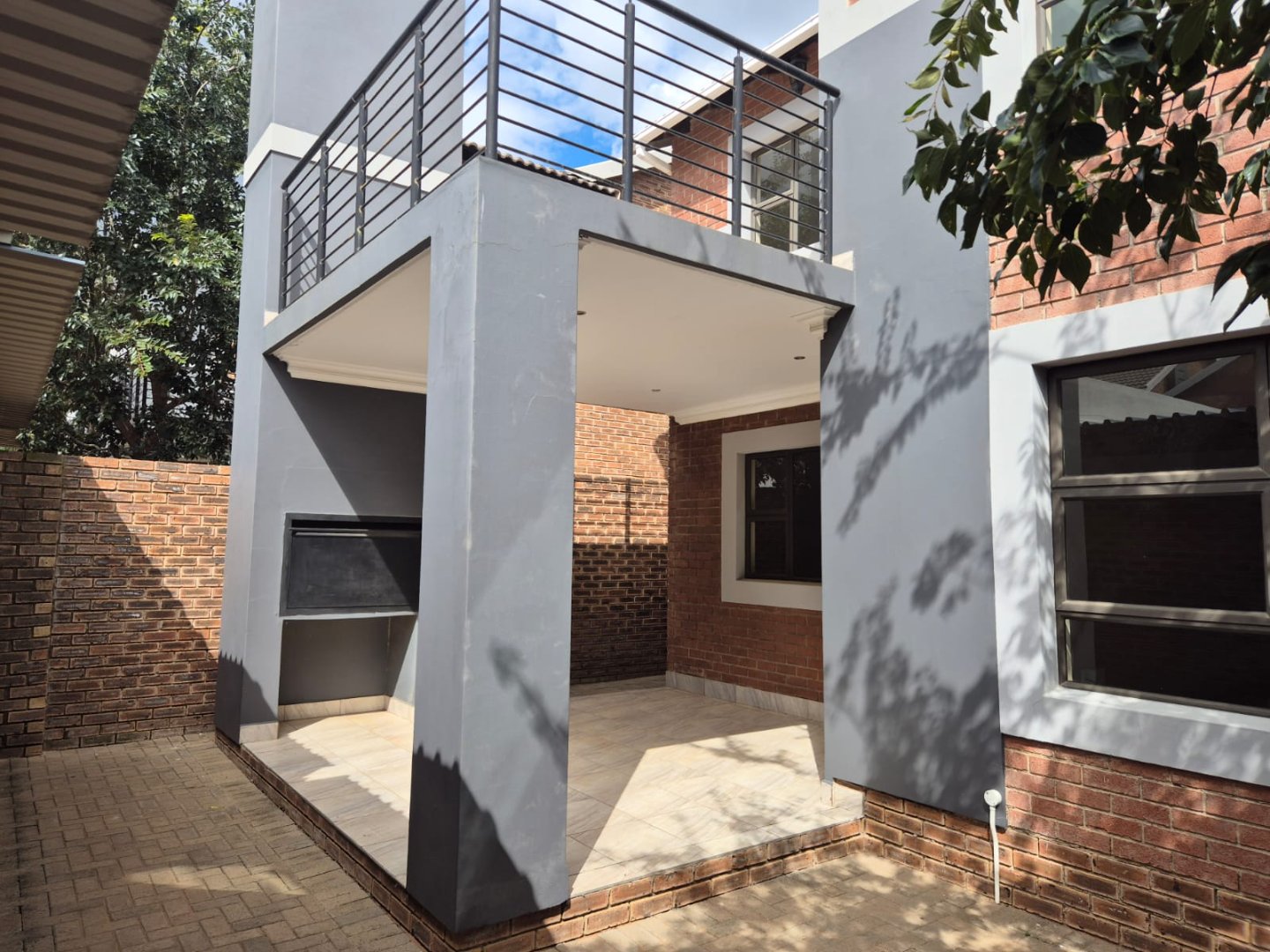 MODERN 3-BEDROOM TOWNHOUSE FOR SALE IN HEUWELSIG – SECURE & LOW-MAINTENANCE LIVING photo 2